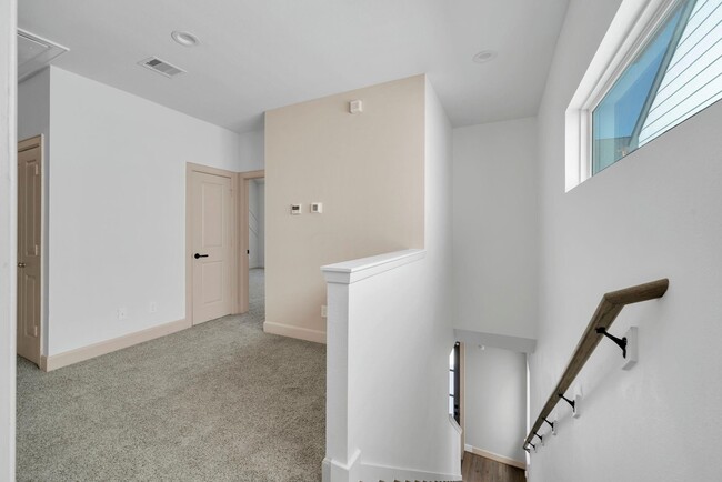 Building Photo - 9551 Neuens Rd