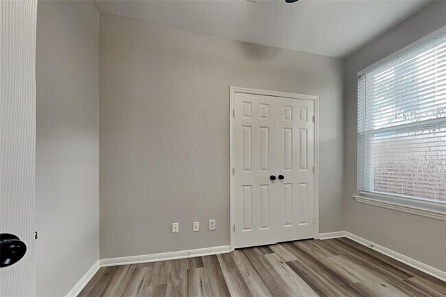 Building Photo - 4031 Echo Mountain Dr