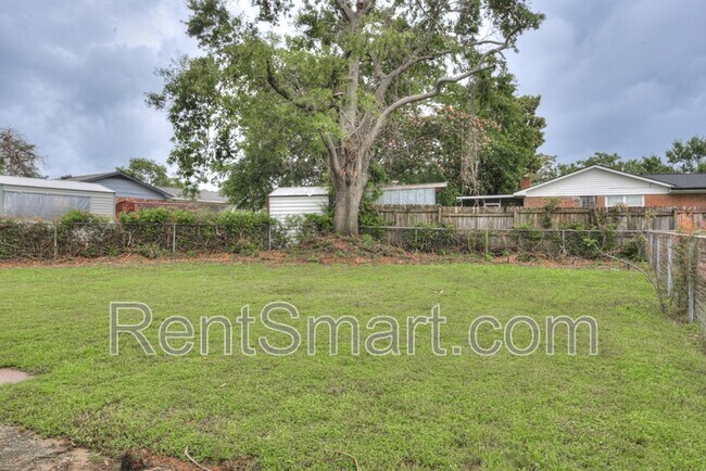 Building Photo - 250 Almon Ct