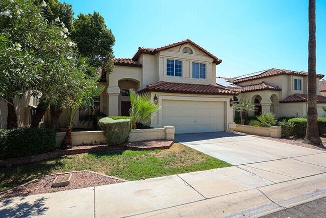Building Photo - Stunning 3 bedroom, 2.5 bathroom Gold Cour...