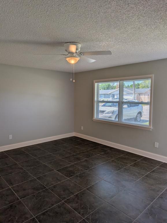 Building Photo - 3015 Sabal Palm Dr