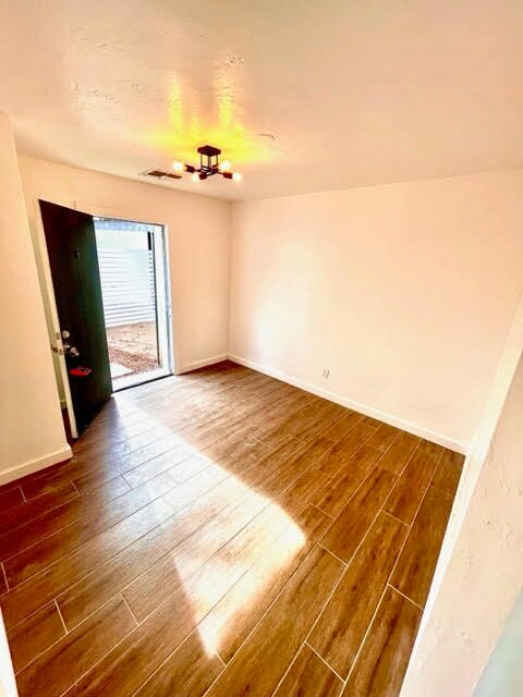 Building Photo - Renovated in the heart of Roosevelt Distri...