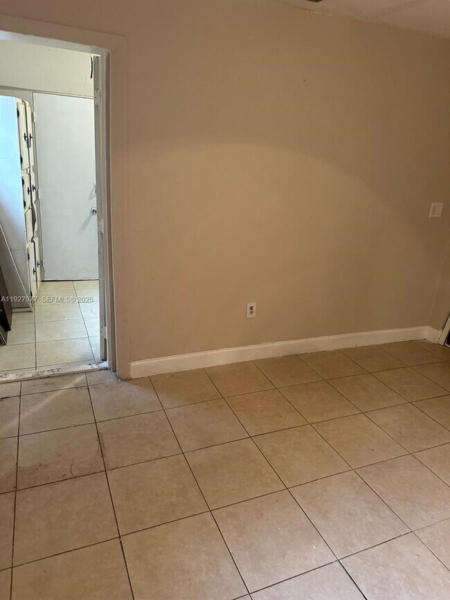 Building Photo - 1330 NE 212th Terrace