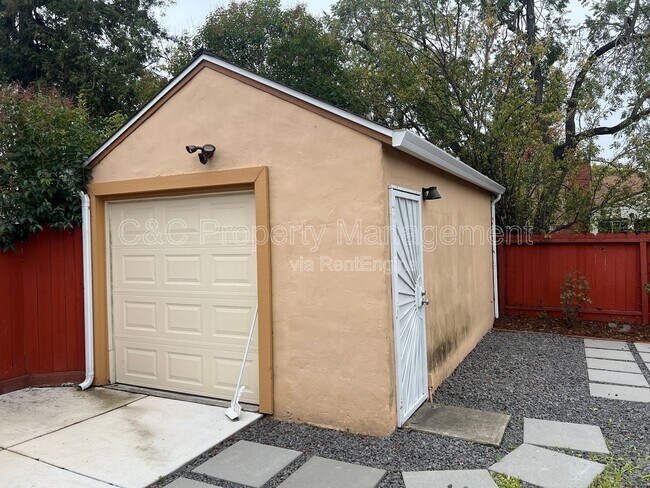 Building Photo - 143 Gleason Ave