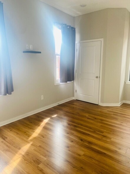 Building Photo - 1827 W Diamond St