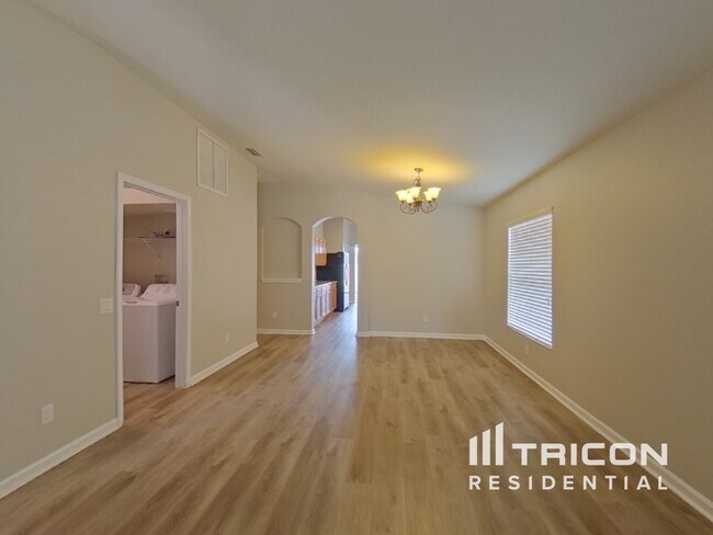 Building Photo - 1132 Hill Flower Dr