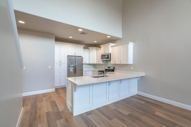 Building Photo - HURRICANE TOWNHOME