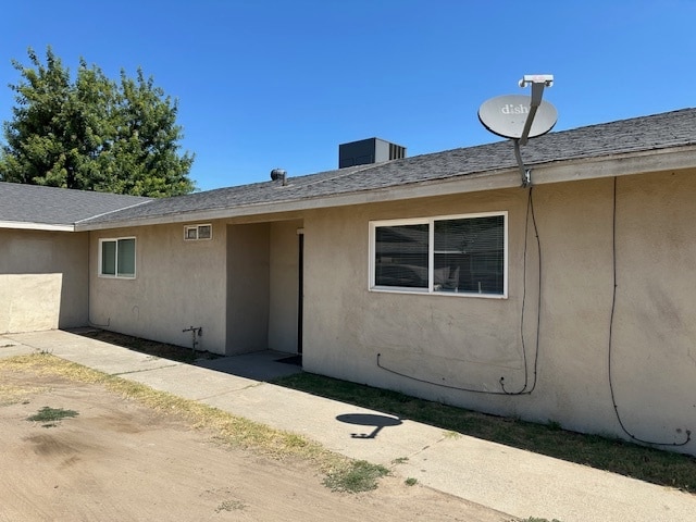 Building Photo - 1121 Roselawn Ave