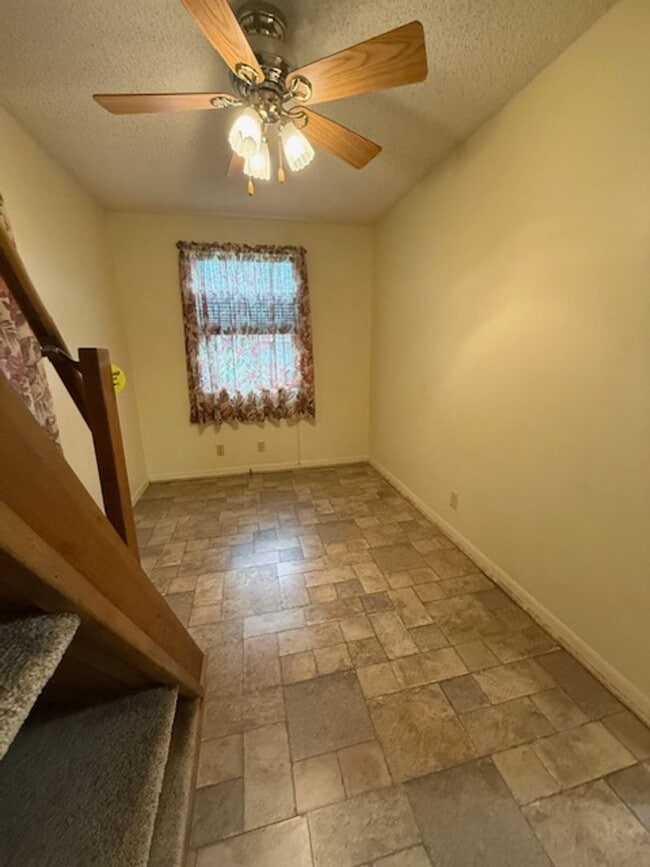 Building Photo - 6 Month Lease 2 Bedroom 2 Bath Newberg OR 97132