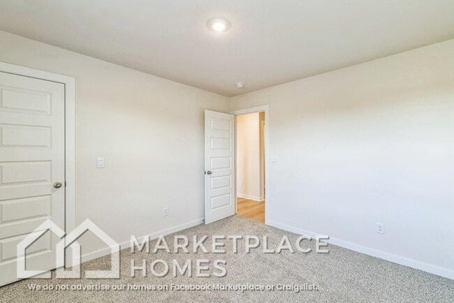 Building Photo - 5726 Selah St