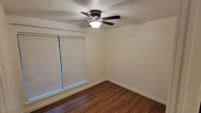 Building Photo - 2100 Hill Top Ct