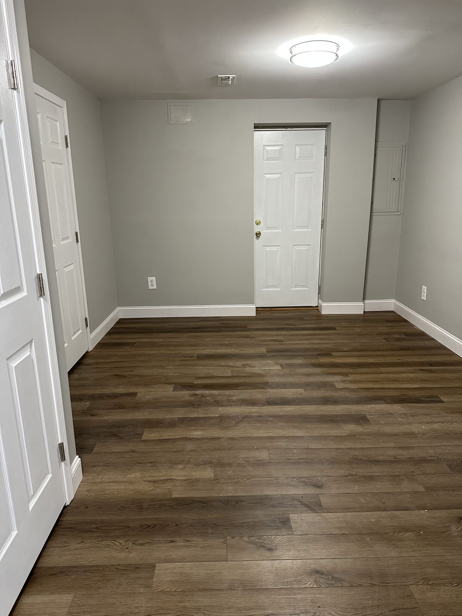 Building Photo - 741 Colonels Ct