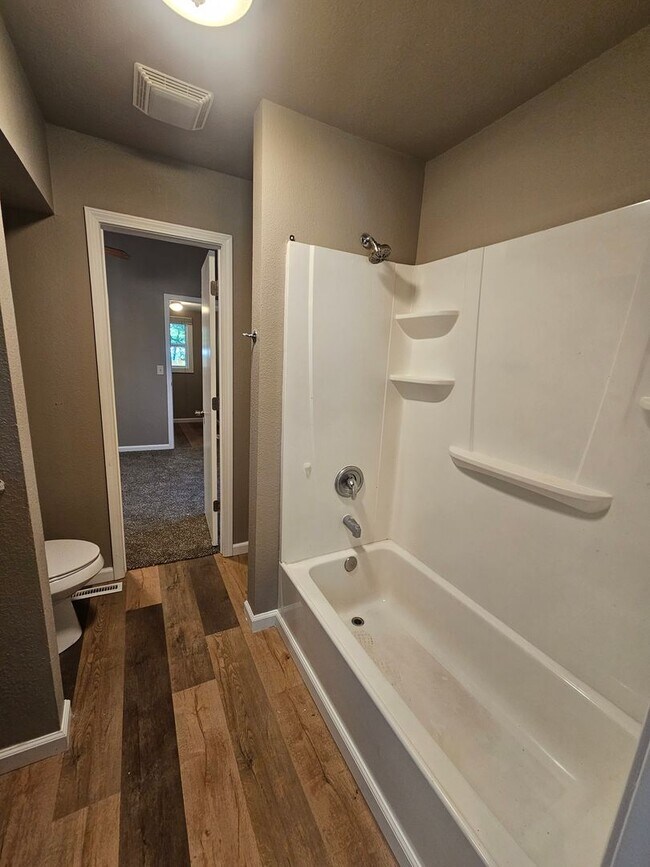 Building Photo - 2 bedroom | 1 bathroom | 1 car detached shop or garage | Large lot | Pets welcome!