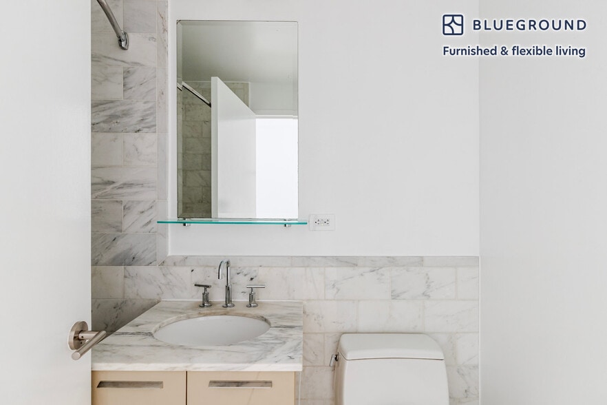 Building Photo - 49 E 34th St