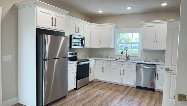 Building Photo - 3 Bed 2 Bath House