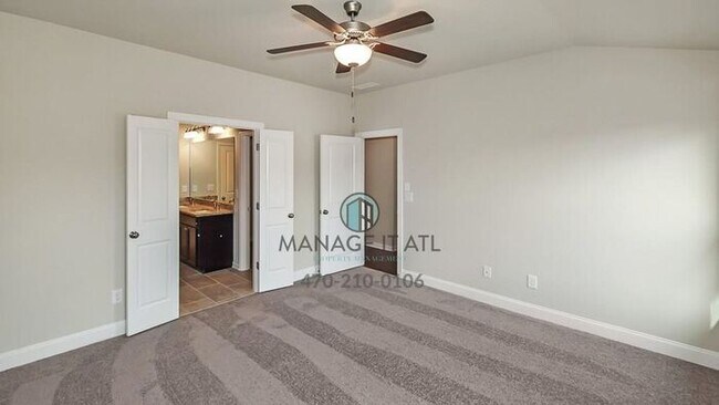 Building Photo - A beautifully designed townhome in the heart of Dunwoody