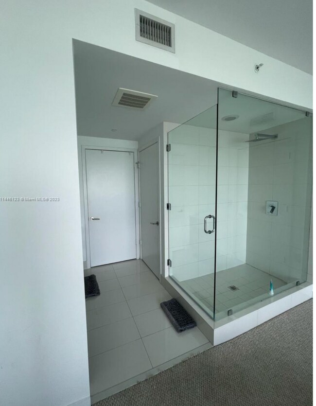 Building Photo - Spacious 2bed/2bath unit at luxury Icon Bay, with amazing bay and city views.