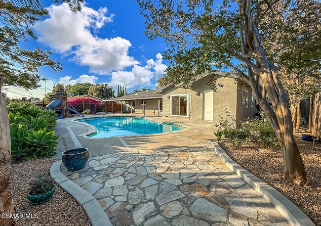 Building Photo - 1251 Buckingham Dr