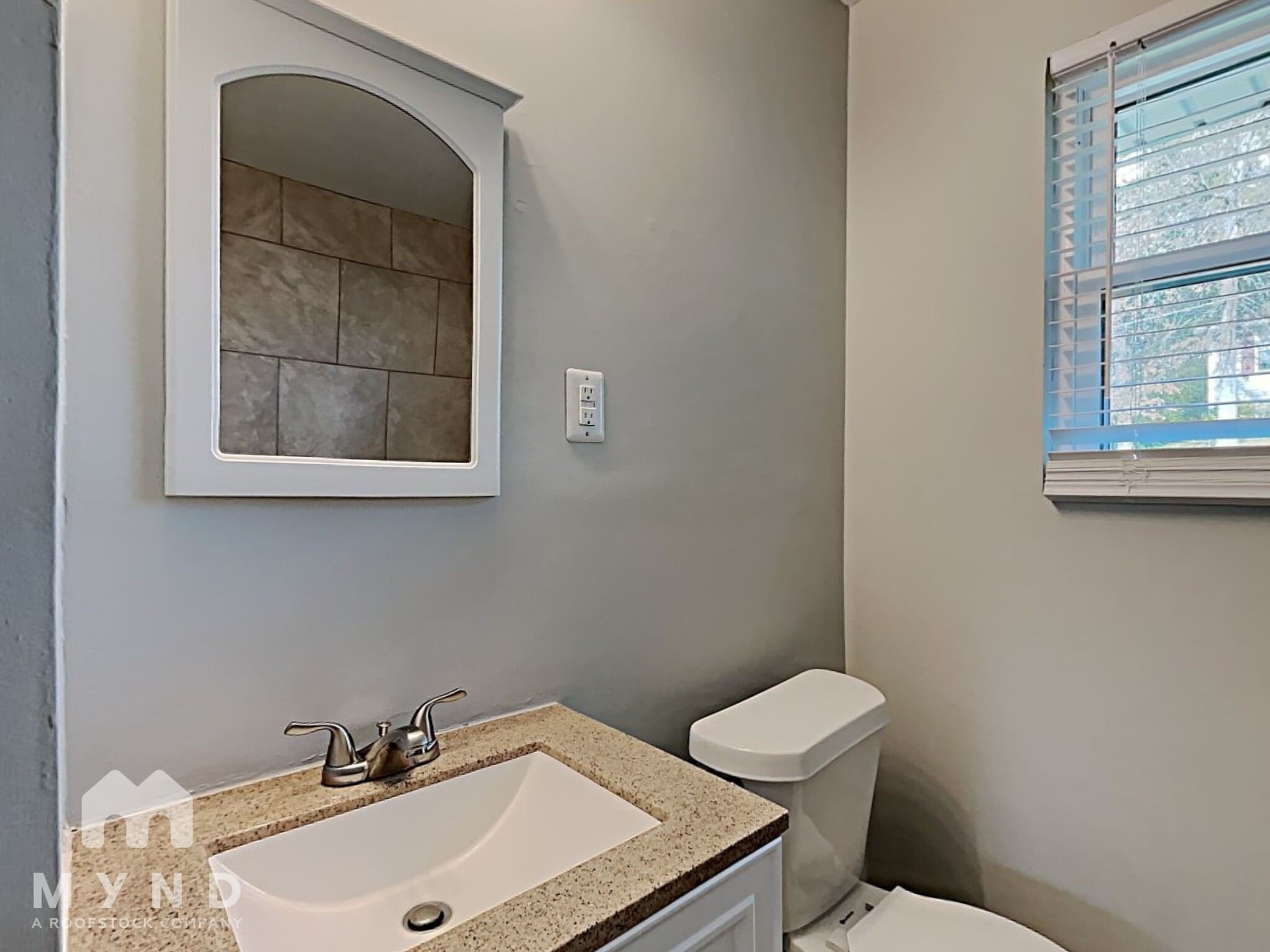 Building Photo - 8757 Sunset Dr