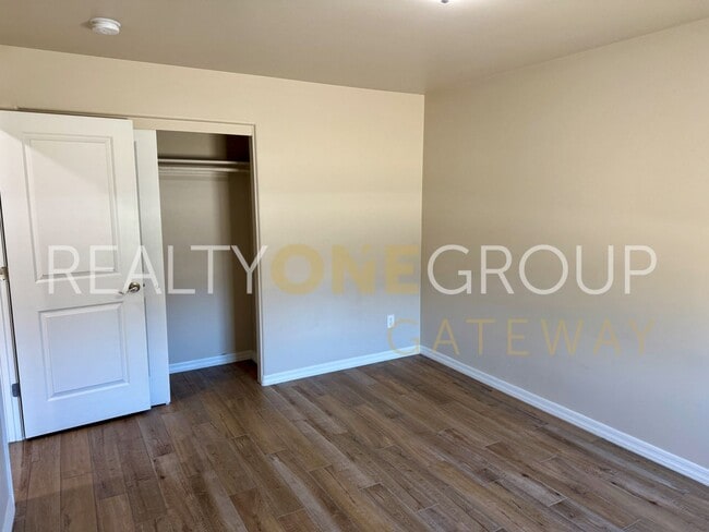 Building Photo - Enjoy those Arizona Sunset in this Three Bedroom Two Bath Home full of upgrades !!