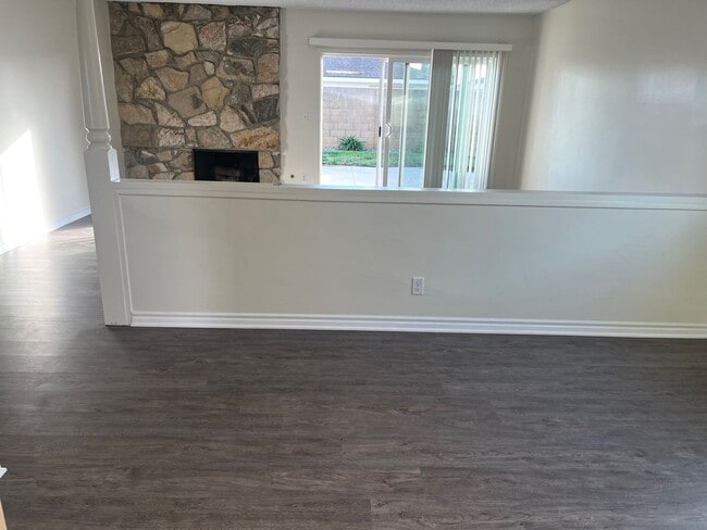 Building Photo - Beautiful 4 Bedroom Home in Huntington Beach
