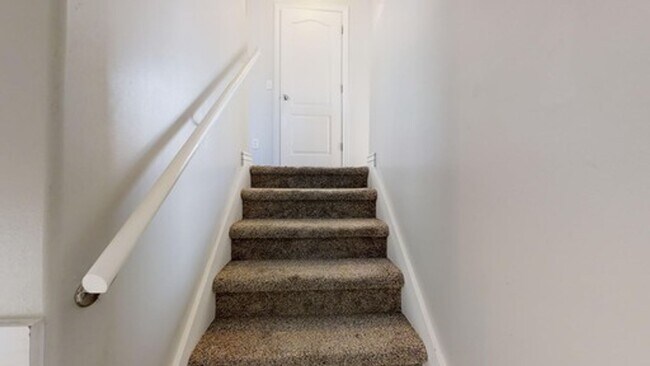 Building Photo - Springville Home