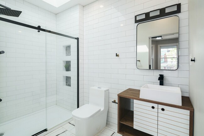 Building Photo - 714 S 55th St