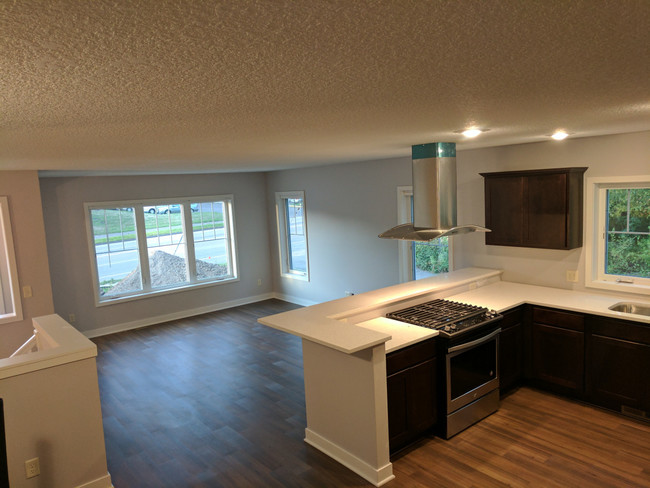 Building Photo - Tripoint Townhomes 220