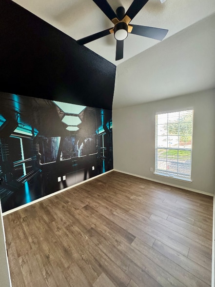 Building Photo - 4101 Watersedge Dr
