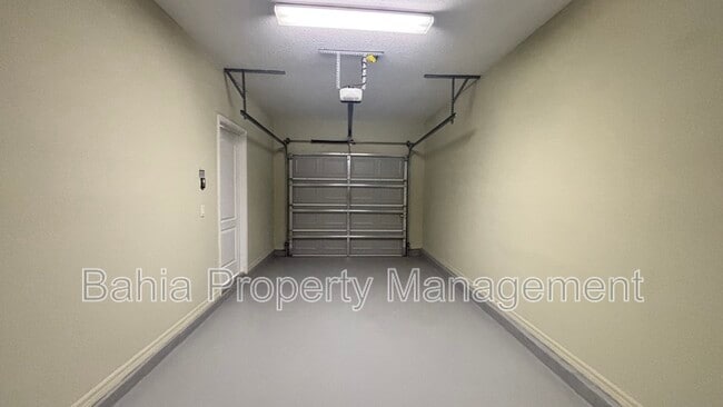 Building Photo - 7021 Della Dr