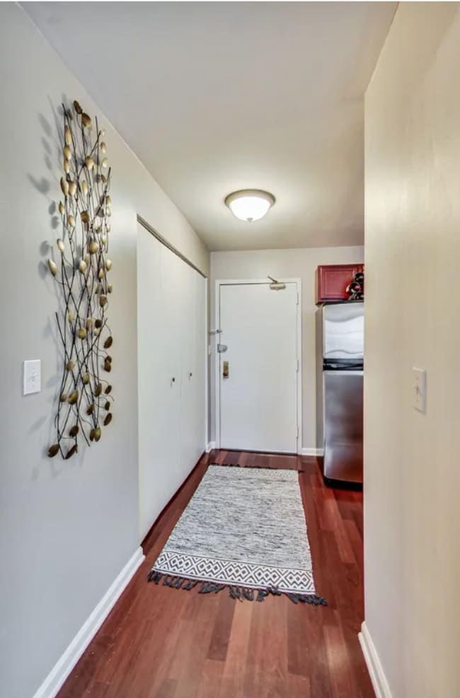 Building Photo - Goldcoast 1b1b Apartment Available