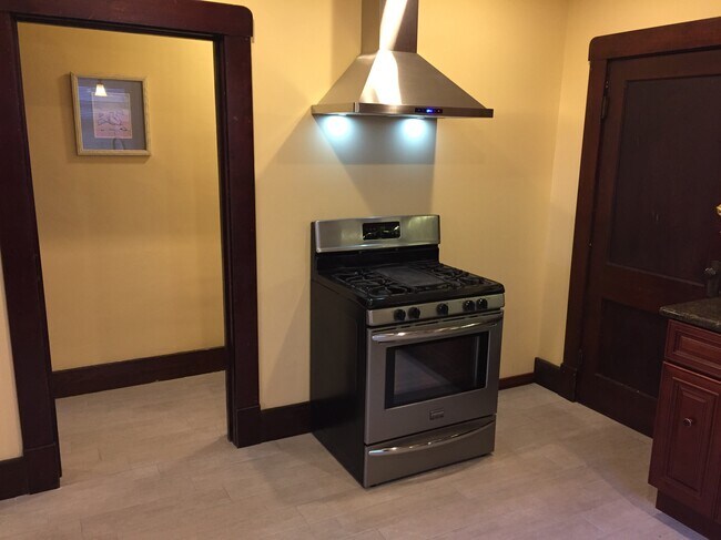 Building Photo - 308 5th Ave