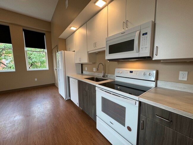 Building Photo - 83 Hanover St