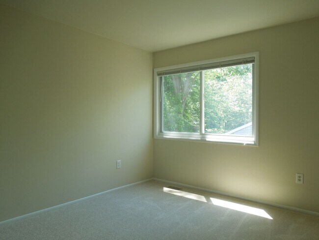 Building Photo - 7 Biscayne Pl