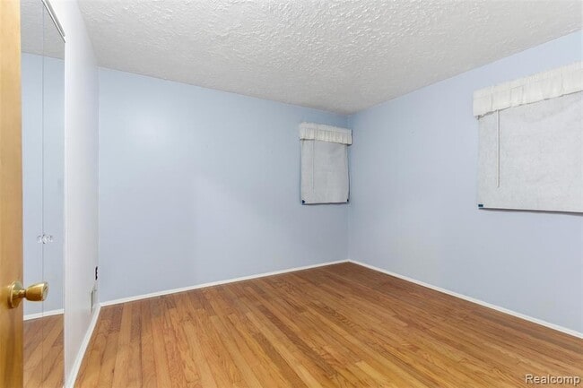 Building Photo - 25118 Lehigh St