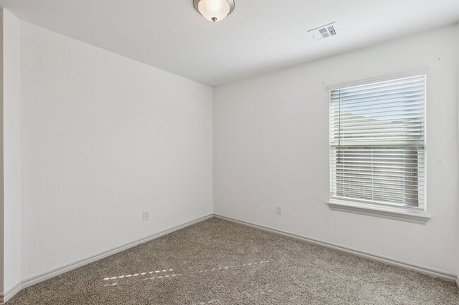 Building Photo - Stunning 4-Bed Home in Deer Creek Schools with Open Floorplan & Community Amenities