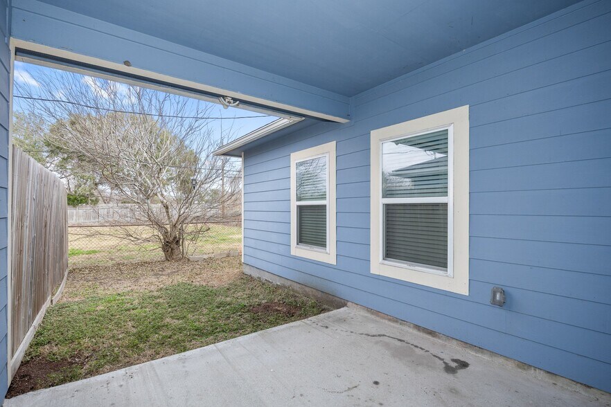 Building Photo - 1638 Clare Dr