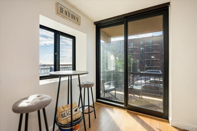 Building Photo - 730 W Broadway