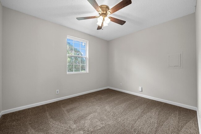 Building Photo - 3 Bedroom Pet Friendly Home For Rent!