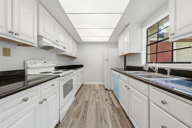 Building Photo - 7473 Belle River Ct