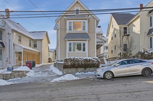 Building Photo - 223 School St