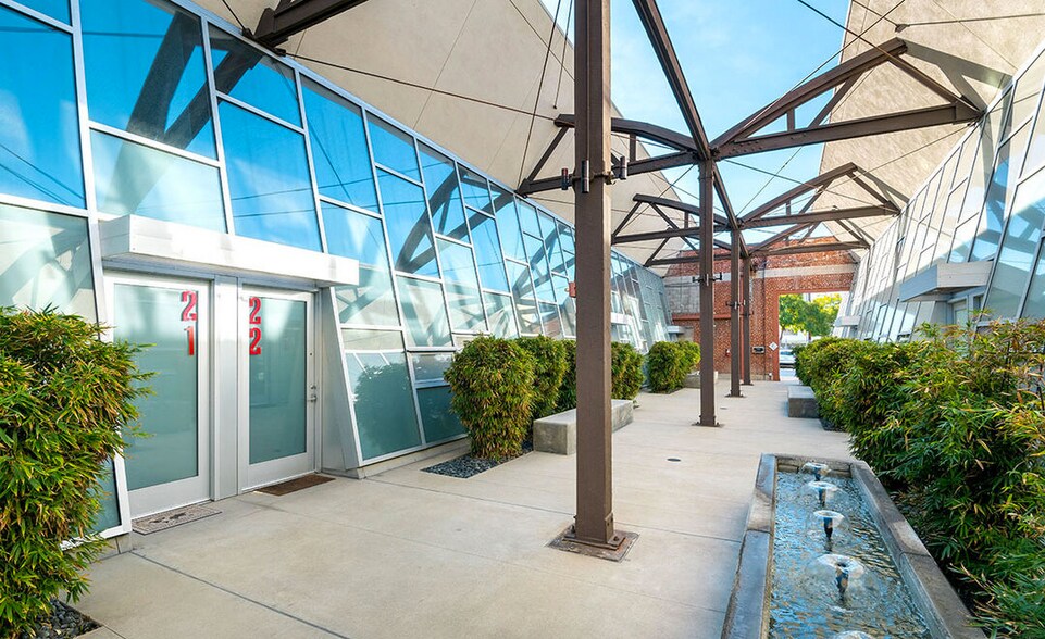 Building Photo - 130 S Hewitt St