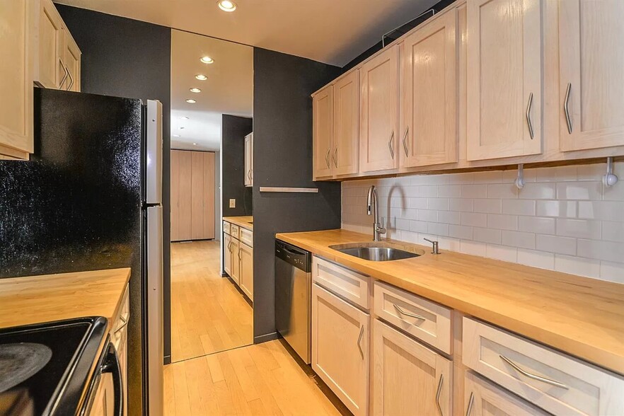 Kitchen - 1531 Packard St