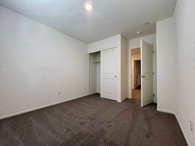 Building Photo - Wonderful 2-story, 3-bed, 2.5-bath home