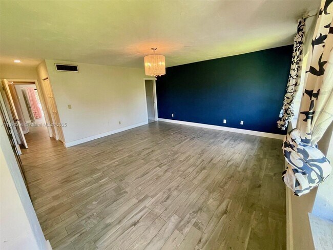 Building Photo - 9007 SW 62nd Terrace