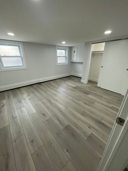 Building Photo - 293 E Kinney St