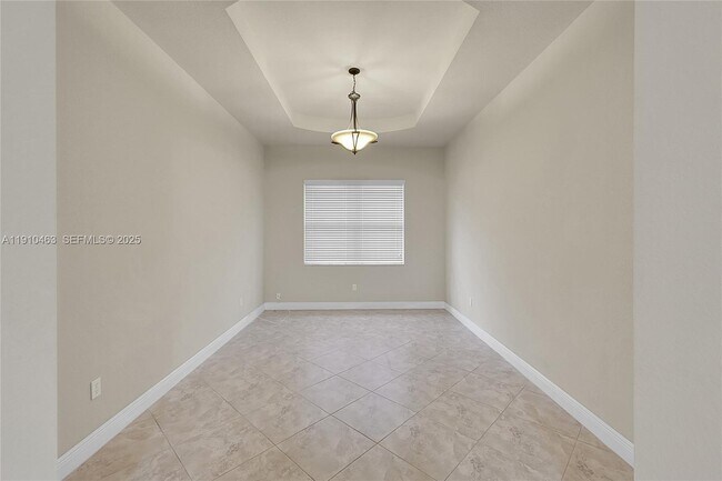 Building Photo - 9051 Edgewater Bend