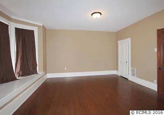 Building Photo - 422 Loras Blvd