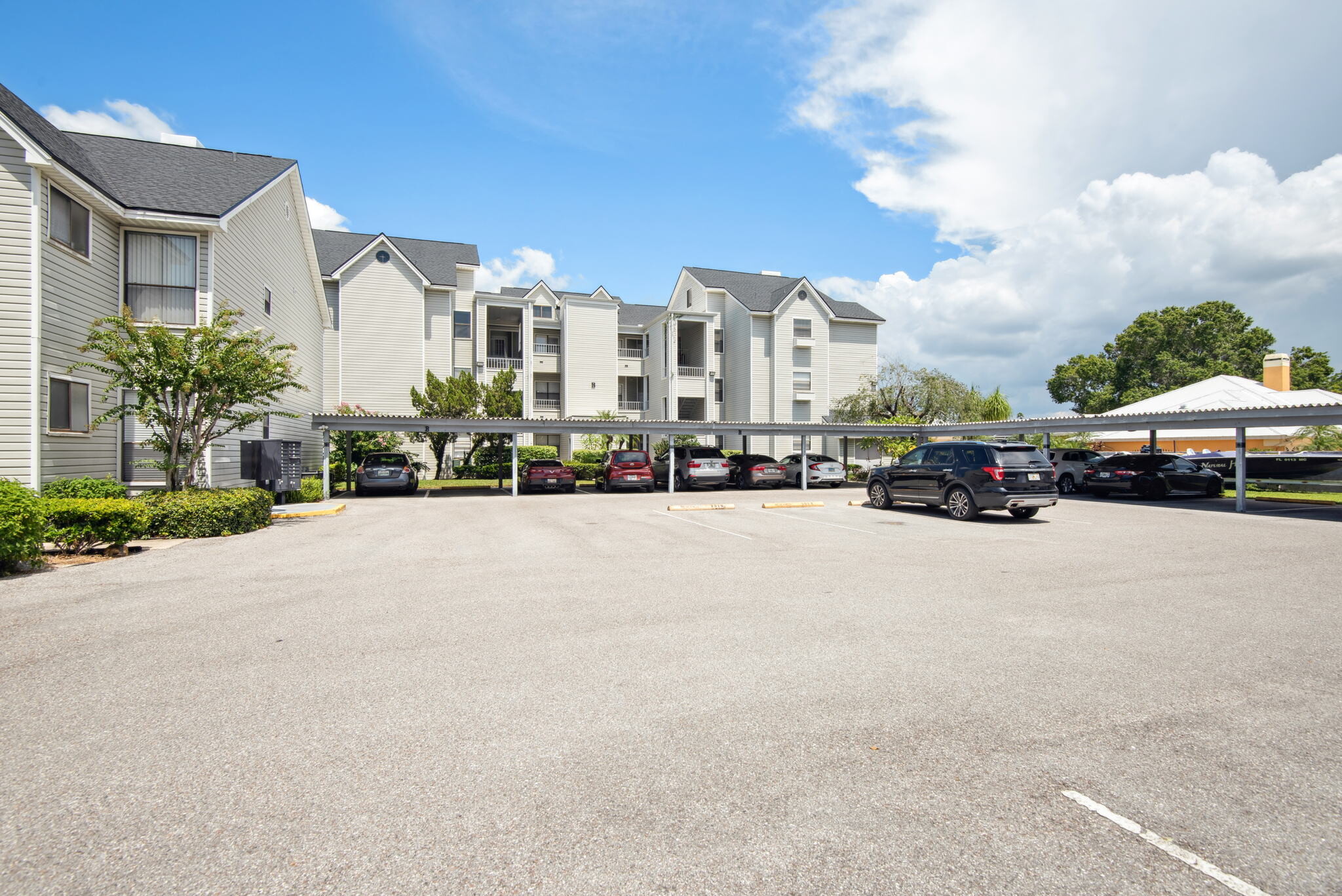Building Photo - 3127 W Sligh Ave