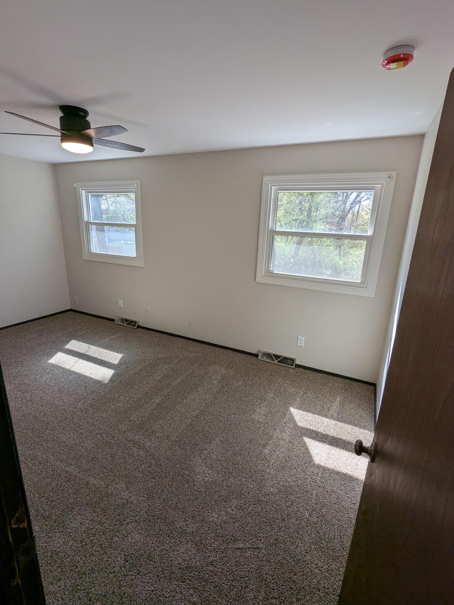 Building Photo - 645 Easton Pky